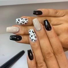 Acrylic Nail Designs Tips Ideas, Leopard Sns Nails, Acrylic Nail Designs Leopard Print, Nail Art Leopard Print, Cheata Nails Acrylic, How To Leopard Print Nails, Leopard Print Accent Nail, Square Dip Nail Designs, Complicated Nail Art Designs