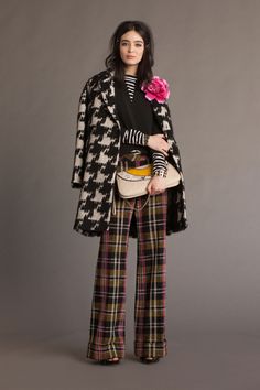 Trina Turk RTW Fall 2016 [Photo: Courtesy] Tartan Fashion, Spring Coat, Looks Chic, Trina Turk, Mode Vintage, Fall 2016