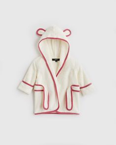 Surround your freshly bathed little one in buttery softness. Made of our premium bamboo viscose and cotton, this hooded bath robe is smooth to the touch, durable and highly absorbent. This breathable and odor resistant fabric makes for the perfect bath towel. Cashmere Baby Blanket, Baby Bath Robe, Baby Robes, Goose Down Pillows, Girls Pjs, Baby Bamboo, Hooded Baby Towel, Bath Girls, Fitted Crib Sheet