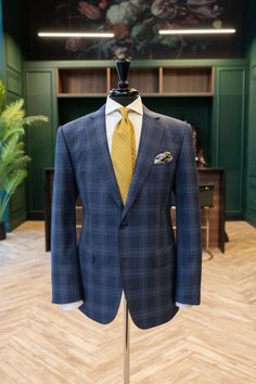 For more suit design inspiration, visit us on Instagram @modellobespoke Suit Design