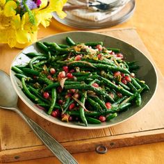 Pioneer Woman Green Beans, Green Beans Almondine, Vegetarian Thanksgiving Recipes, Thanksgiving Side Dishes Easy, Broccoli Cheese Casserole, Sauteed Green Beans, Sprouts Recipe, Garlic Green Beans