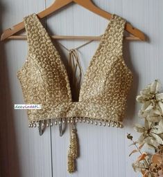 Plunging Neckline Blouse Indian, Golden Blouse Designs Sleeveless, Fashion Designer Blouse Designs, Golden Blouse Ideas, Golden Blouse Designs Saris, Golden Color Blouse Designs, Gold Color Blouse Designs, Gold Blouse Designs Indian, Golden Blouse Designs Pattern Style