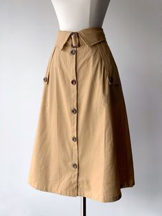 Button Front Skirt Outfit, Khaki Skirt Outfits, Fall Fashion Skirts, Long Skirt Outfits, Academia Fashion, Khaki Skirt, Brunch Outfit, Outfits Winter, Cute Skirts