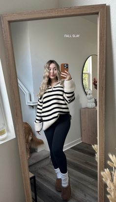 Matching Uggs Outfit With Boyfriend, Comfy Thanksgiving Outfit Leggings, Platform Ugg Boots Outfit, Uggs Outfit Leggings, Fall Walking Outfits, Uggs Neumel Outfit Women, Ugg Clogs Outfit, Pregnancy Fall Outfits, Ugh Outfits