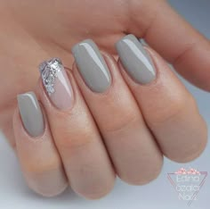 I Want… Grey Winter Nails Grey Winter Nails, Grey Acrylic Nails, Grey Nail, Blue Gel Nails, Fancy Nail Art, Bridesmaids Nails, Art Deco Nails, Subtle Nails