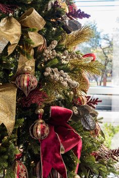 a christmas tree decorated with gold and red ornaments