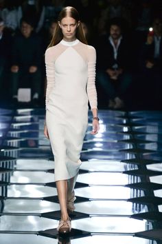 Balenciaga Spring 2015. Balenciaga Spring, London Fashion Weeks, Moda Paris, 2015 Fashion, Spring Summer 2015, Fashion Week Spring, London Fashion Week, Milan Fashion Week, New York Fashion Week