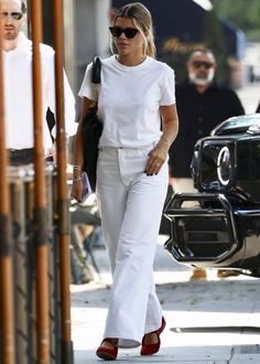 Shop the 7 Basics Sofia Richie Always Has in Her Wardrobe | Who What Wear Estilo Hippie Chic, Outfit Upgrade, Chic Outerwear, Estilo Hippie, Moda Retro, Sofia Richie, Elegante Casual, Stil Inspiration, Outfit Look