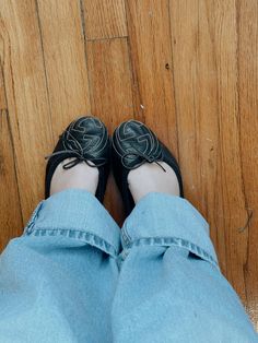 Obsessed with the Vintage Gucci Ballet Flats.🍸 #flats #vintage #gucci #balletflats Wisdom Kaye, The Vintage, Vintage Gucci, Ballet Flats, Ballet Shoes, Vintage Dresses, Vintage Fashion, Ballet, Ootd