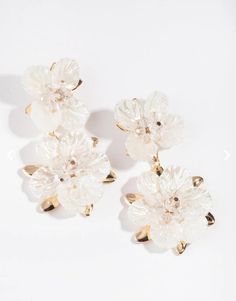 Mid-long Golden earrings with White Flowers Princess Courtney, Fashion Jewellery Online, Rose Gold Flower, Wedding Aesthetics, Flower Drop Earrings, Steel Flowers, Bold Earrings, Golden Earrings, Hats Accessories