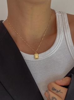 Necklace Princess Polly Exclusive 70% iron 30% zinc alloy with 3Mils 18K Gold Plated Dainty chain Rectangle pendant Lobster clasp fastening Length adjusts from: 35cm - 43cm / 13.7in - 16.9in Necklace Princess, Rectangle Necklace, Gold Necklace Simple, Rectangle Pendant, Necklace For Girlfriend, Dainty Chain, Pendent Necklace, Necklace Online, Gold Plated Necklace