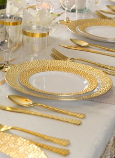 40 PC Combo Pack White and Gold Round Plastic Dinnerware Value Set - Hammered - Posh Setting Elegant Party Decorations, Gold Plastic Silverware, Gold Table Setting, Gold Plastic Plates, White Table Settings, Plastic Dinnerware Sets, Plastic Silverware, Plastic Dinnerware, Wedding Plates