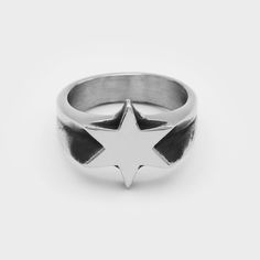 STAR RING IN SILVER PLATED / 18K GOLD PLATED STAINLESS STEEL Water/sweat/heat resistant (no green skin) Comes in eco-friendly packaging Weight approx 7g We make this ring following our sustainable ethos. It's crafted from recycled stainless steel, and it can be fully recycled again to make new products in the future. Dragon Keeper, Ring Y2k, Streetwear Jewelry, Green Skin, Skater Aesthetic, Star Ring, Ring Pendant Necklace, Jewelry For Men, Silver Stars