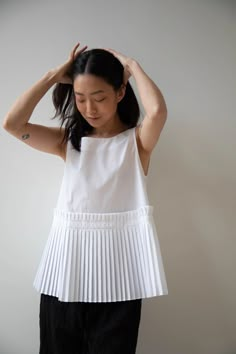 Ropa Upcycling, Detail Couture, Linen Fashion, Trendy Fashion Tops, Sewing Clothes, Fashion Tops, White Top