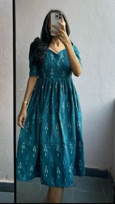 Normal Frock Designs, Kurthi Necks, Simple Cotton Frocks For Women, Cotton Frocks For Women, Cotton Dress Pattern Indian, Stitching Tops, Frock Designs For Women, Frock Models