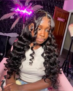 Golden Birthday Hairstyles, Black Wig Hairstyles Ideas, Wig Styles Color, Hairstyles Wig Install, Sweet 16 Wig Hairstyles, Long Quince Hairstyles, Lace Front With Fishtail Braid, Styles With Lace Front Wigs, Hair Styles For Bday