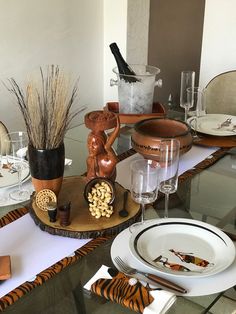 the table is set with plates, glasses and other items for dinner guests to enjoy