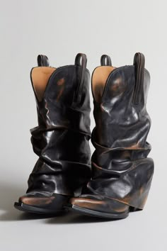 Low Cowboy Boots, Cow Boy Boots, Guerriero Samurai, Leather Aesthetic, Cowboy Shoes, Harness Boots, Low Boots, Leather Cowboy Boots, Aesthetic Shoes