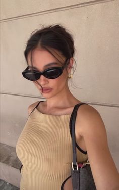 Fest Outfits, Pose Fotografi, نظارات شمسية, Cat Eyes, 가을 패션, Insta Photo Ideas, Mode Inspiration, Fitness Inspo, Photo Inspiration