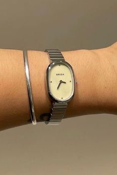 Cool Watches Women, Watch Silver Women, Vintage Watches Aesthetic, Vintage Watches Women Silver, Silver Vintage Watch, Watches Women Aesthetic, Dainty Silver Watch, Simple Watches Women, Watch Aesthetic Women