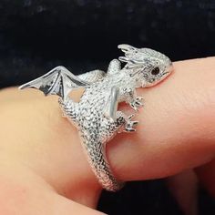 04 Brand New Silver 925 Plated One Size Dragon Open Ring Main Material Alloy -Has Rhodium Finish For Extra Shine And Also Extra Protection -100 % Lead And Nickel Free -100 % Hypoallergenic -Will Not Tarnish Or Fade -Perfect For Gift, Holiday,Christmas,Birthday,Vacation, Mother's Day,Valentine's Day, Wedding, Anniversary, Promise, Engagement Comes In A Little Gift Box Like The Item? Make An Offer Same Day Shipping Happy Shopping Punk Mode, Dark Dragon, Crochet Rings, Index Finger Rings, Cooler Style, Bracelet Viking, Style Gothic, Dragon Ring, Silver Dragon