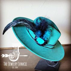 If you’re looking for the perfect accessory to complement your favorite boho style, look no further. This Boho-Style Western Felt Hat w/ Natural Feather & Turquoise Hat Accent by The Jewelry Junkie is absolutely everything that you need. Not only is it easy to incorporate into any and all outfits, but the genuine leather and natural feathers of the band immediately elevate whatever it is you’re wearing. One Size Hat with adjustable inner hat liner (see last photos) The same primary feathers will Hat Customization, Hat Making Ideas, Mens Dress Hats, Womens Fedora, Chapeau Cowboy, Painted Hats, Western Hat, Leather Hat, Feather Hat