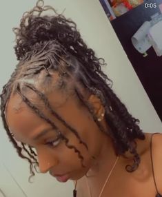 Half Up Locs Hairstyles For Women, Style Short Dreads Black Women, Medium Locs Black Women Hairstyles, Starter Locs Styles For Long Hair, Half Up Half Down Starter Loc Styles, Curly Locs Black Women Styles, Two Strand Locs Hairstyles, Hairstyles For Beginner Locs, Half Up Half Down Locs Black Women