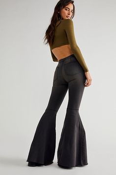 Fall Look Book, Soft Goth, Jeans Free People, Southern Rock, All Jeans, Clothing Wishlist, Free People Jeans, Blue Fits, Dr Closet