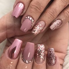 images Nails With Gold Gems, Bridal Nail Art Indian, Brown Nails With Gold, Rose Gold Nails Acrylic, Rose Gold Nails Design, Gold Chrome Nails, Faded Nails, Elegant Touch Nails, Bridal Nails Designs