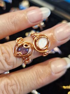 Lovely rings, UK size K, handmade of copper wire and shiny glass beads in my tiny workshop!! Handmade with Love by Suza... Wire Prong Ring, Engagement Ring Wraps, Tiny Workshop, Copper Wire Ring, Bracelet Inspo, Copper Gifts, Wire Jewelry Designs, Wire Ring, Birthday Ring