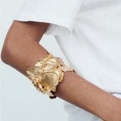 Nwt Zara Accessories Gold Tone Floral Maxi Armband Bracelet Bracelet Stand, Zara Accessories, Zara Jewelry, Zara Gold, Punk Jewelry, Metal Flower, Chakra Bracelet, Healing Jewelry, Flower Bracelet