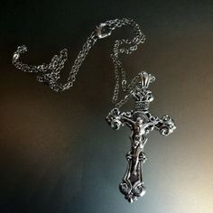 Beautifully Designed Vintange Retro Style Religious Jesus Cross Flower Fashion Silvertone Pendant Necklaces Link Chain. It Is A Must Have, Will Make A Great Present. Can Be Worn By Female Or Male. Will Come In A Beautiful Gift Box Or Gift Bag. Thank You For Looking, Have A Great Day. Elegant Silver Crucifix Necklace, Elegant Handmade Crucifix Necklace, Jesus Necklace, Awesome Sauce, Jesus Cross, Jesus On The Cross, Cross Jewelry, Gothic Jewelry, Beautiful Gift Boxes