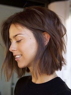 Brown Lob Hair, Brown Bobs, Soft Bob, Medium Bob Haircut, Huge Hair, Brown Hair Color Ideas, Blonde Bob Hairstyles, Medium Bob Hairstyles, Bob Haircut With Bangs