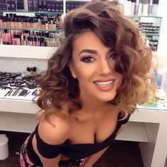 medium length, curly,and a deep side part.... so pretty!!! Wand Curls Short Hair, Curls Short Hair, Curly Side Part, Short Hairstyles 2015, Hair Colorful, Medium Length Curly Hair, Short Ombre, Color Rubio, 2015 Hairstyles