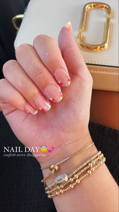 Nails Design Preppy, Summer Nails Gold, Confetti Nails, Nails Gold, Hello Nails, Simple Gel Nails, Girls Day, Summery Nails