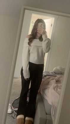 Fold Over Sweater Outfit, Outfit Ideas Ugg Slippers, Winter Fits With Uggs, Ugg Fluffy Slippers Outfit, Long Sweaters Outfits, Ugh Winter Outfits, Cozy Going Out Outfit, Basic Uggs Outfit, Ugg And Skirt Outfit