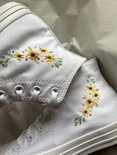 Sunflower Converse, Embroidery Shoes Diy, Embroidered Wedding Shoes, Embroidered Shoes Converse, Converse Chucks