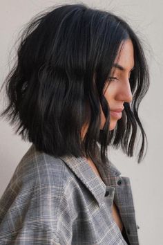 Haircut Low Maintenance, Texture Haircut, Male Haircut, Rambut Brunette, Modern Short Hairstyles, Wavy Bob Haircuts, Short Black Hair, Corte Bob