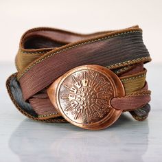 a close up of a belt with a metal buckle on it's center piece