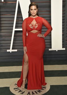 Ashley Graham Steals The Spotlight In Super Sexy Red Dress Ashley Graham Style, Shirred Dress, Kate Upton, Ashley Graham, Vanity Fair Oscar Party, Christina Hendricks, Plus Size Models, Salma Hayek, Christina Aguilera