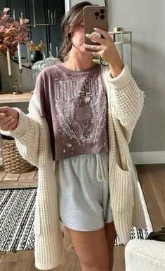 Neutral Lounge Outfit, Comfy Casual Mom Outfits, Hot Weather Boho Outfits, Cozy Outfit Ideas Summer, Summer Boho Outfits Casual, Summer Lazy Day Outfits, Cozy Summer Outfits Lazy Days, Cozy Boho Outfit, Cute Casual Comfy Outfits