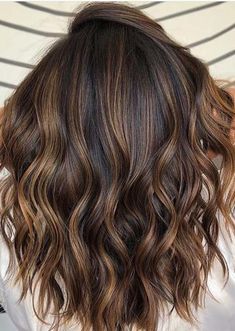 Caramelo. Rambut Brunette, Caramel Balayage, Caramel Highlights, Hair Color Shades, Unique Hair, Ombre Hair Color