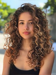 22 Layered Curly Haircuts 2025: Stylish Ideas for Voluminous Curls Top Curly Hair Products, Layered Curly Haircuts, Curly Highlights, Hair Asian, Highlights Curly, Highlights Curly Hair, Brown Curly Hair, Hair Color Caramel, Colored Curly Hair