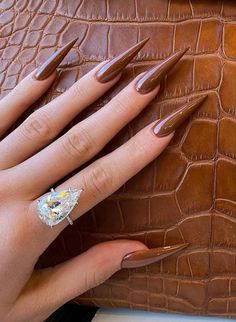 Ongles Beiges, Stilleto Nails Designs, Sharp Nails, Pointy Nails, Shiny Nails, Brown Nails, Square Acrylic Nails