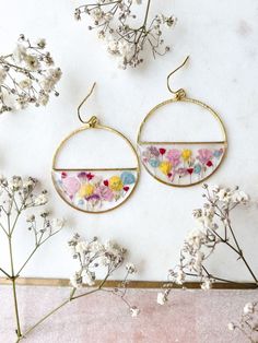 A  pair of earrings featuring real pressed flowers set in clear resin. Top half is hollow, bottom half contains flowers in resin.  In stock ready to dispatch.  Complimentary gift wrapping. Pressed Flower Resin, Fern Necklace, Flowers In Resin, Resin Top, Earrings Resin, Flower Resin, Boho Geometric, Earrings Hoop, Resin Flowers