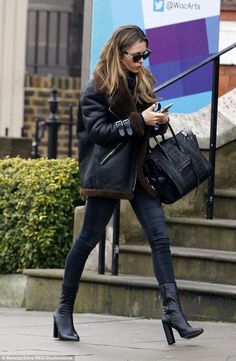 Street Style Jeans, Outfit Designer, Mode Casual, Looks Black, Dakota Johnson, 가을 패션, Inspiration Mode, Fashion Mode