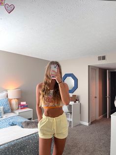 Lounge Shorts Outfit Summer, Lounge Shorts Outfit, Emma Chamberlain Summer, Comfy Shorts Outfit, Bff Summer, Summer Florida, Lexi Hidalgo, Summer Fall Outfits, Fits 2023