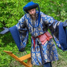 ✨ Brocade with linen lining! 14th & 15th century! Step back in time with our exquisite men's patterned houppelande, a medieval masterpiece inspired by the late 14th and early 15th centuries. Crafted from patterned brocade in a variety of colors and lined with 100% linen, this houppelande is the epitome of historical authenticity. 🛒 Visit our shop on Etsy: https://www.etsy.com/pl/shop/SPESMedievalMarket  📝 Key Features ◾ Authentic Design: Our houppelande faithfully recreates the elegance of the Traditional Medieval Dress For Medieval Festivals, Medieval Dress For Medieval Festivals, Traditional Medieval Dress For Ceremonial Occasions, Medieval Dress For Larp And Medieval Festivals, Medieval Dress For Costume Party, 1300s Fashion Men, Traditional Medieval Dress For Ceremonial Use, Traditional Medieval Dress For Ceremonial Events, Medieval Dress For Fantasy Events And Festivals