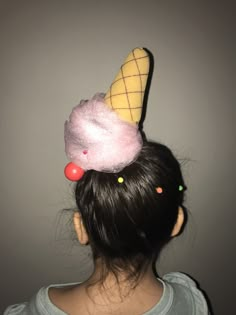 Crazy Hair Day Ice Cream, Ice Cream Hairstyle, Ice Cream Hair, Buble Gum, Tulle Crafts, Mini Christmas Ornaments, Mini Pom, Texas Fashion