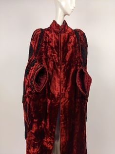 MOST EXTRAVAGANT VICTORIAN 1870’S BLOOD RED VELVET BUSTLE OPERA CAPE W APPLIQUES | eBay Victorian Cloak, Elven Costume, Haute Couture Wedding Dress, Fashion Baby, Steampunk Fashion